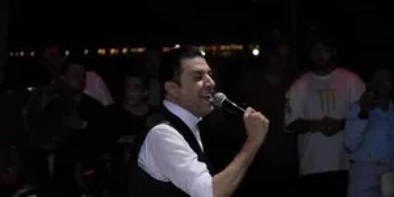 مصطفى كامل يتألق في أولى حفلات الصيف بالساحل الشمالي