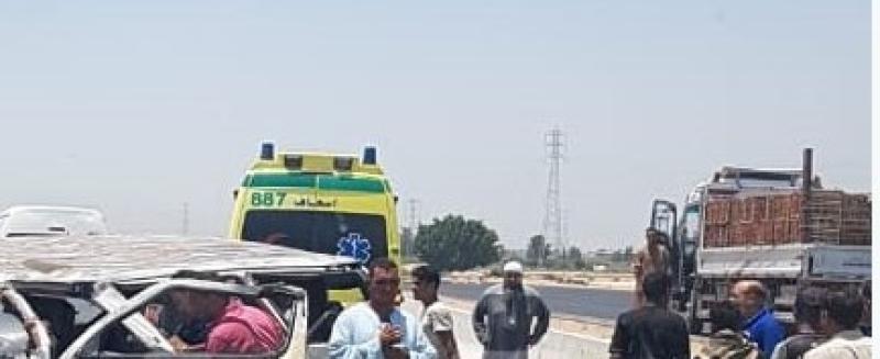 إصابة 12 شخصا في حادث تصادم سيارتين بطريق إسكندرية الصحراوي