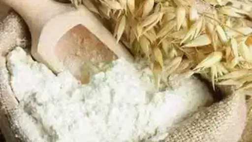 سعر الدقيق اليوم الأحد عند التاجر.. بكام شيكارة الدقيق