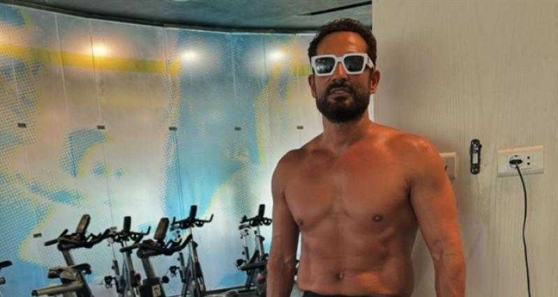 عمرو سعد يتحدى صلاح وسعد وفهمي في اختبار الصورة الصيفية دون فلتر