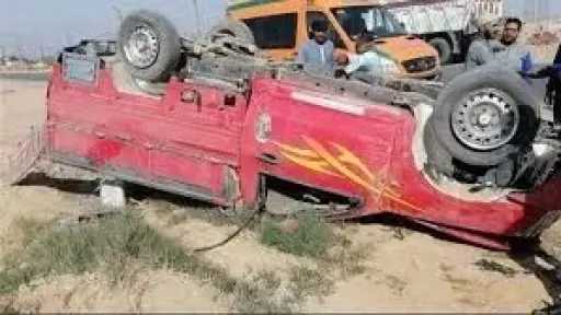 إصابة 13 شخصًا في انقلاب سيارة ربع نقل بطريق الإسكندرية - مطروح