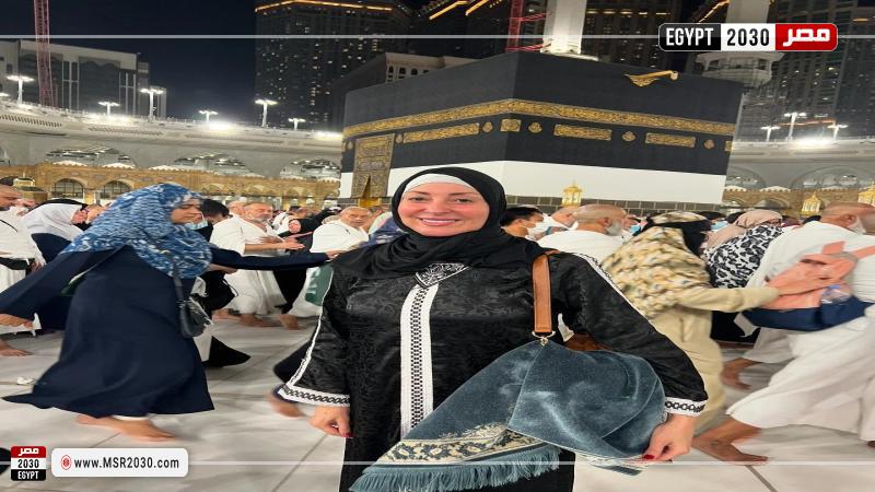 الفنانة نرمين الفقي أمام الكعبة