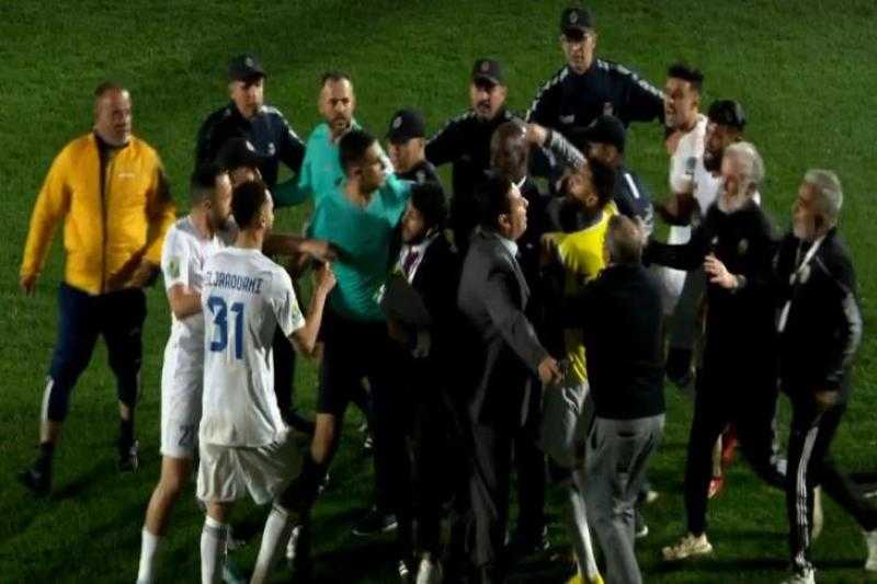 عقوبات صارمة.. كاف يُعلن إيقاف لاعب أبو سليم بعد الاعتداء على الحكم المصري