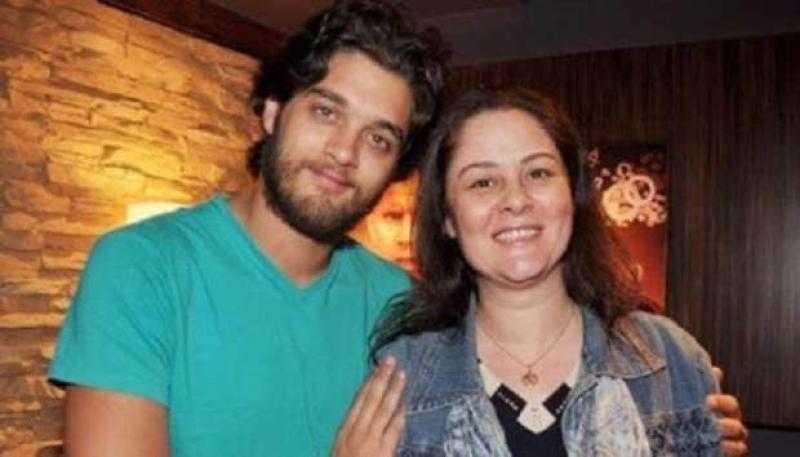 السيارة تفحمت.. عمر خورشيد يطمئن الجمهور عن علا رامي بعد نجاته من حادث سير