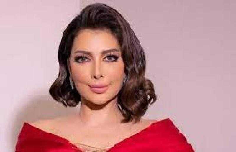 ناقد موضة يعلق على فستان أصالة بحفلها الأخير