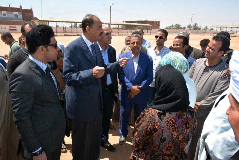 محافظ سوهاج: إقالة رئيس مركز ومدينة المنشاة لتردي مستوى النظافة والطرق