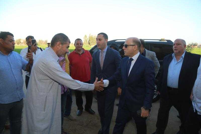 محافظ كفرالشيخ يقدم واجب العزاء لأسرة اللاعب أحمد رفعت بمسقط رأسه