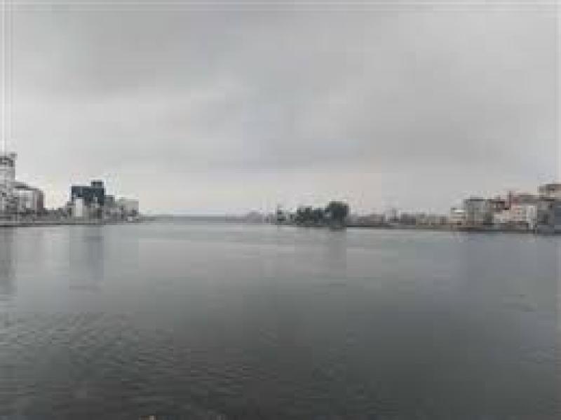 الإنقاذ النهرى تبحث عن المفقودين فى سقوط سيارة بنهر النيل بالمعادى