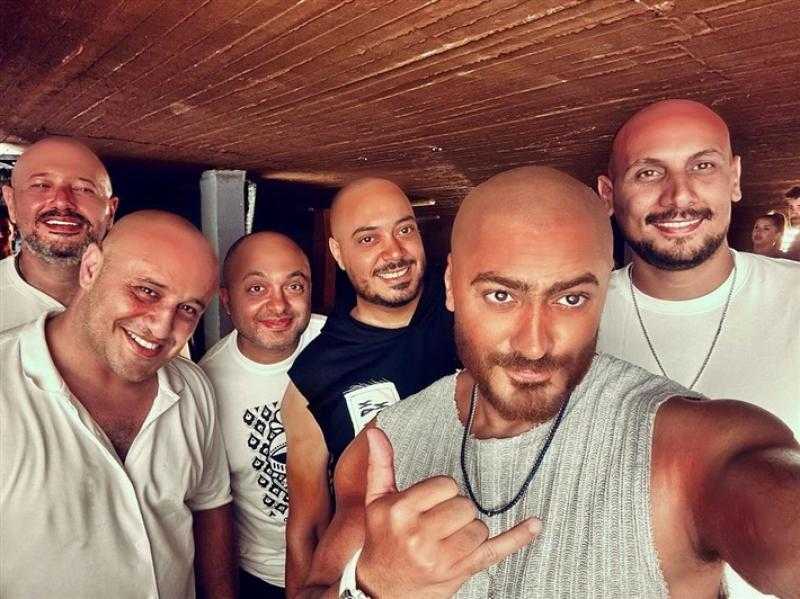 تامر حسني يفاجئ جمهوره بلوك جديد ويعلن عن رابطة محبي القُرع