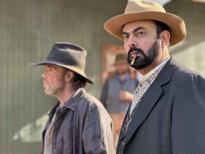 نيكولاس كيدج وستيفن دورف يشاركان مع النجم المصري محمد كريم في فيلم The Gunslingers