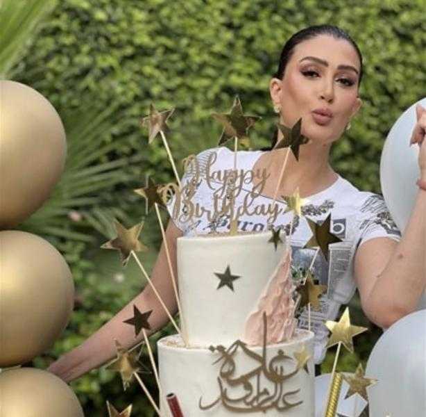غادة عبد الرازق تحتفل بعيد ميلادها