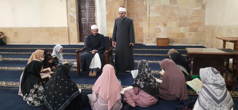 مدير الجامع الأزهر يتفقد حلقات تحفيظ القرآن الكريم 