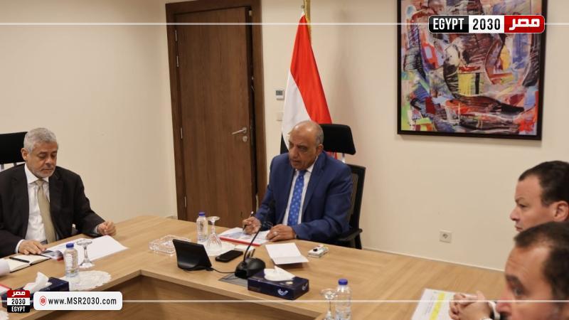 وزير الكهرباء خلال اللقاء