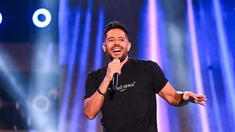 حماقي يحقق مليون مشاهدة بأغنية «واكلة الجو»