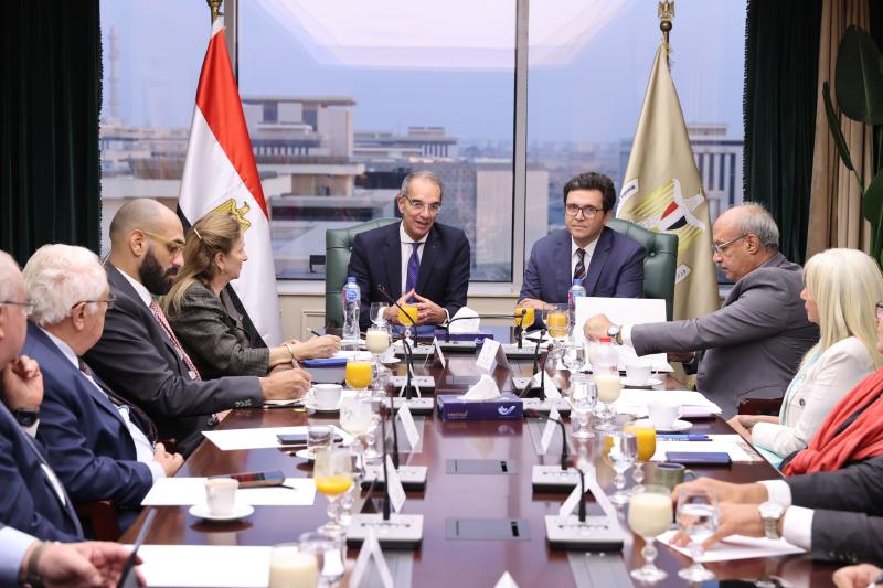 وزيرا الثقافة والاتصالات وتكنولوجيا المعلومات