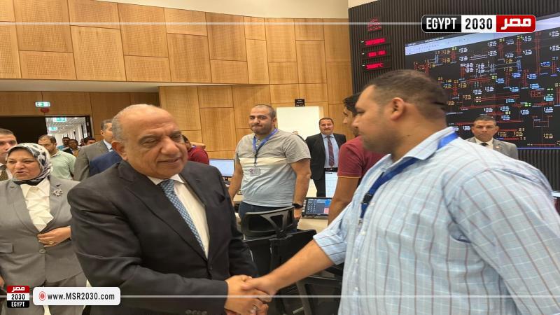 وزير الكهرباء خلال الزيارة الميدانية