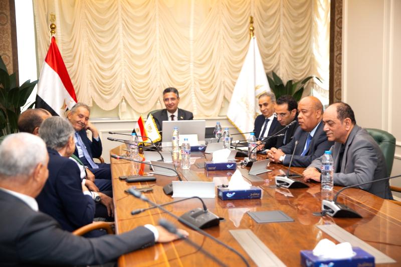 وزير التموين و وفد الغرف التجارية 