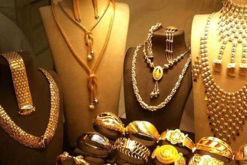 الذهب يتراجع وسط ترقب بيانات اقتصادية أمريكية