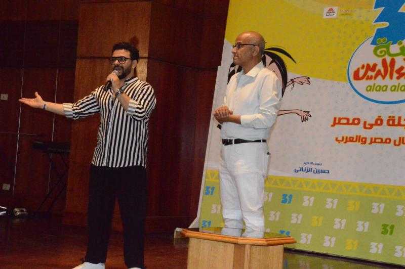 أكثر من 300 طفل يحتفلون بعيد ميلاد علاء الدين بمشاركة الفنان أحمد أمين
