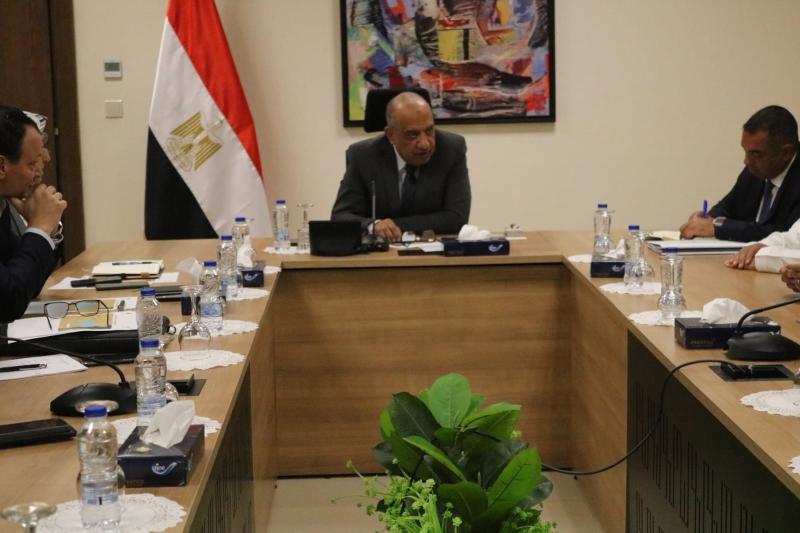 وزير الكهرباء يبحث مع القطاع الخاص تنفيذ مشروعات للطاقة المتجددة ببنبان وخليج السويس
