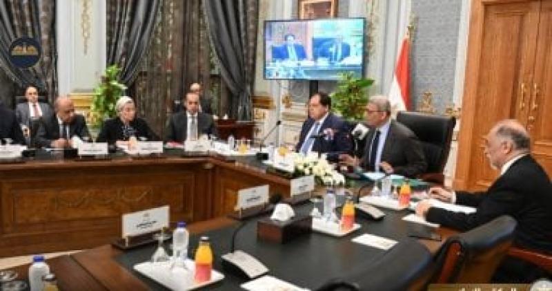 لجنة دراسة برنامج الحكومة