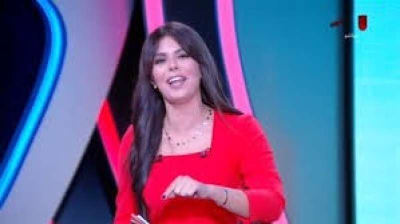 مذيعة قناة الأهلى 