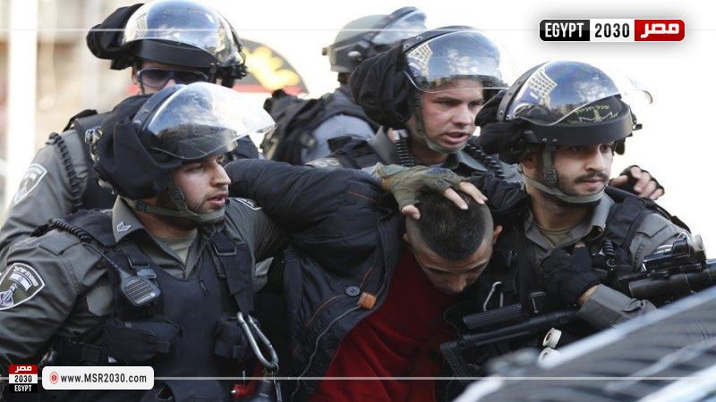 سلطات الاحتلال تعتقل فلسطينيا