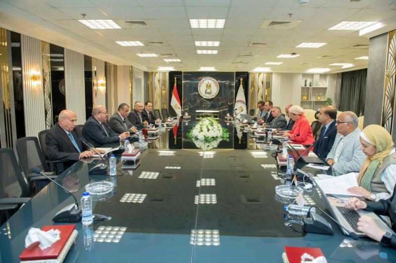 وزراء «الكهرباء» و«البيئة» و«الإنتاج الحربي» يبحثون تعظيم العوائد من المخلفات الصلبة