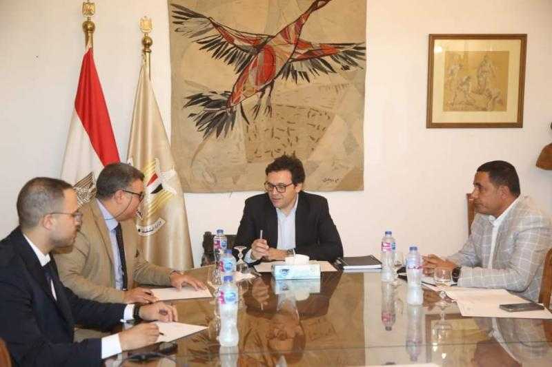 وزير الثقافة يجتمع مع ممثلي جهاز مشروعات الخدمة الوطنية لمتابعة تنفيذ عدد من المشاريع الإنشائية بالوزارة