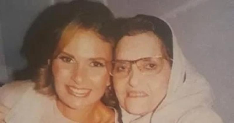 يسرا تحيي الذكري الخامسة لوفاة والدتها