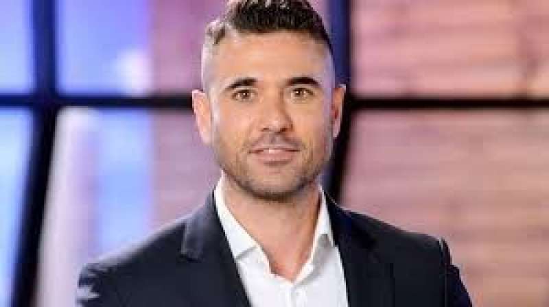 الفنان أحمد عز