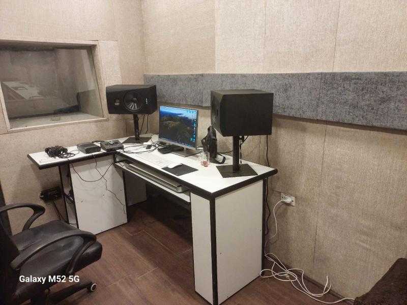 ضبط شركة إنتاج فني بدون ترخيص تحتوى على أستوديو تسجيل صوتي بالعجوزة