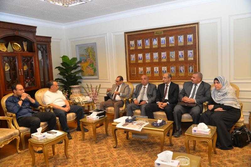 محافظ أسيوط يستقبل مدير جهاز تنمية المشروعات لمناقشة سبل دعم تنمية المشروعات الصغيرة والأسر المنتجة