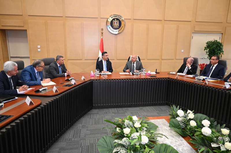 وزير التموين لقاءه مع كامل الوزير
