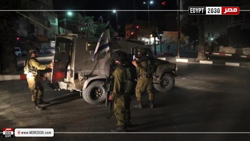 قوات الاحتلال الإسرائيلي أثناء مداهمة منازل فلسطينيين