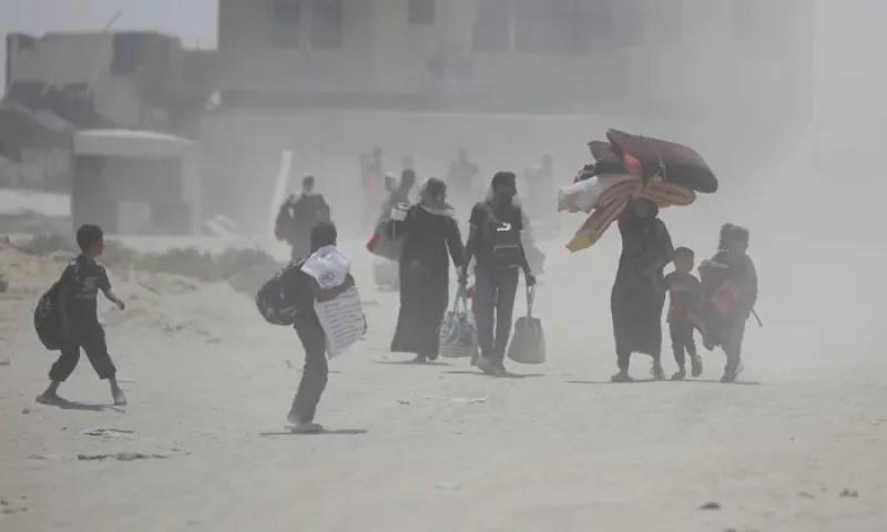 كأنه يوم القيامة.. إجلاء الفلسطينيين من خان يونس تحت قصف الاحتلال