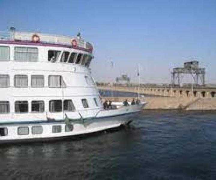 الداخلية تكشف ملابسات جنوح عائمة بالمجرى المائى لنهر النيل أسفل كوبرى سمنود