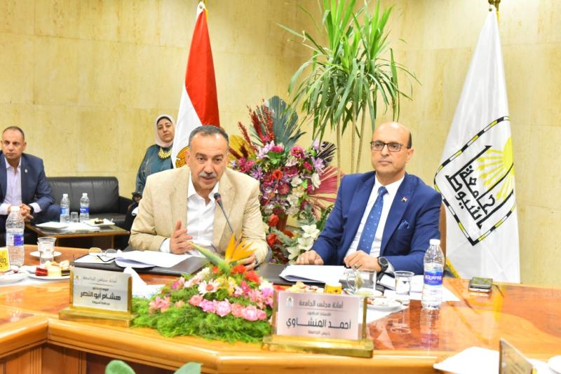 محافظ أسيوط 