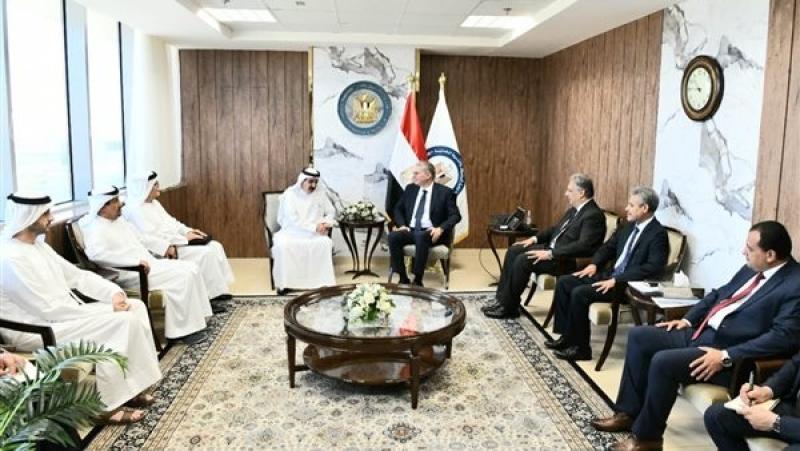 وزير البترول خلال اللقاء