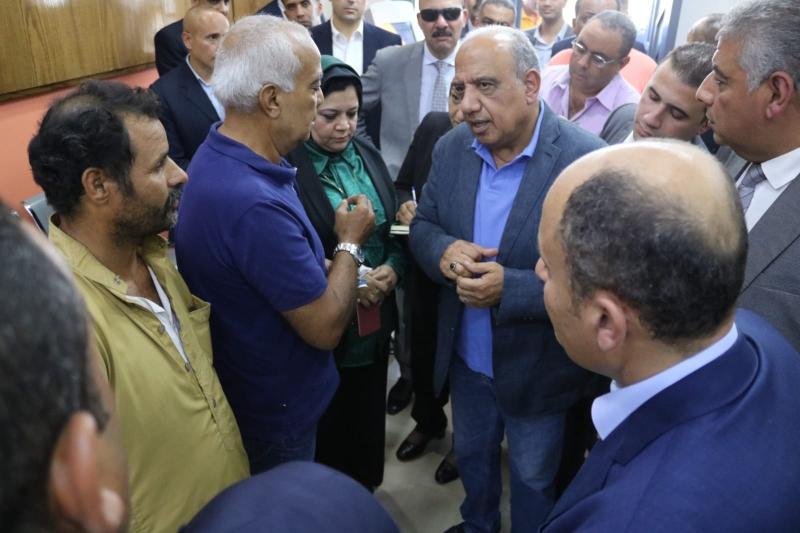 وزير الكهرباء يتفقد هندسة كهرباء برج العرب بالإسكندرية ويجرى حوارًا مع المواطنين