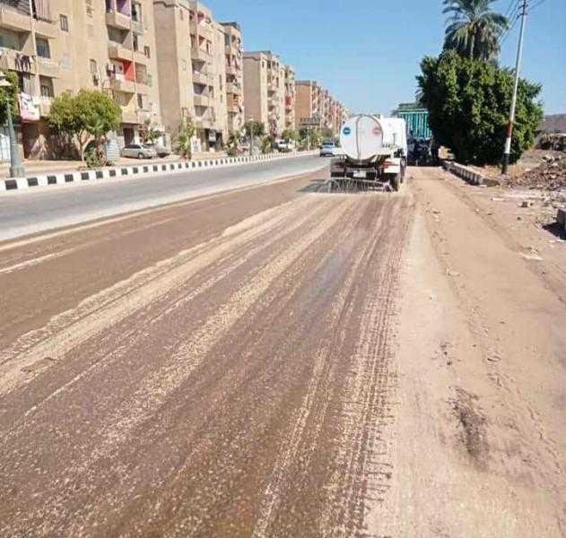 حملات مكبرة للنظافة وتمهيد وتسوية الطرق بمركز ومدينة طما بسوهاج