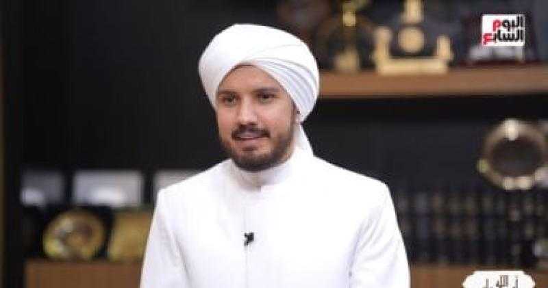 أحمد الطلحي: هذا من وصف سيدنا النبي بدقة شديدة كأنك تراه