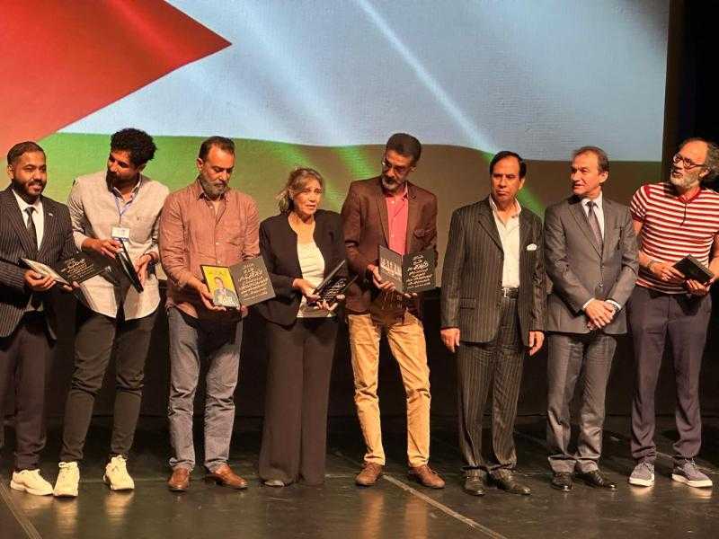 وزير الثقافة يهنئ فريق عمل فريدة على حصد جائزتي الإخراج والتمثيل في جرش للمونودراما