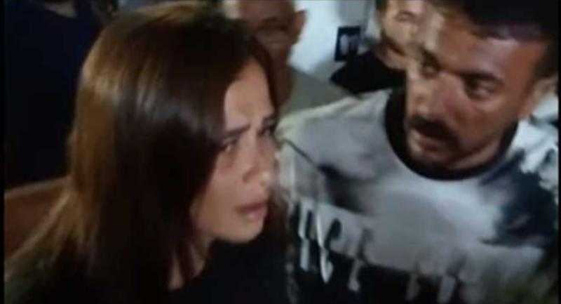 انهيار ياسمين عبد العزيز في جنازة حسام شوقي ومحمود كمال