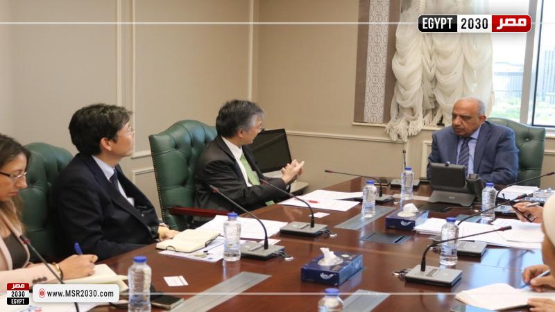 وزير الكهرباء خلال اللقاء