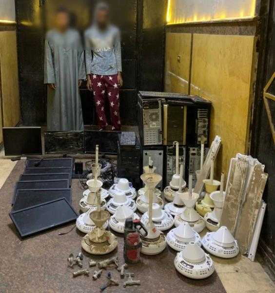 مرواح سقف وأجهزة حاسب آلي.. ضبط 4 عاطلين لسرقة مدرستين في أدفو ومحولات كهرباء