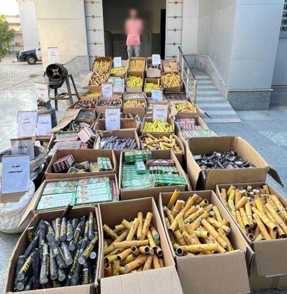 ضبط عامل بحوزته 950 ألف قطعة ألعاب نارية داخل ورشة تصنيع بالفيوم