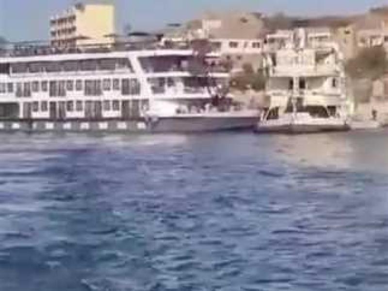 جنوح مركب فى نهر النيل