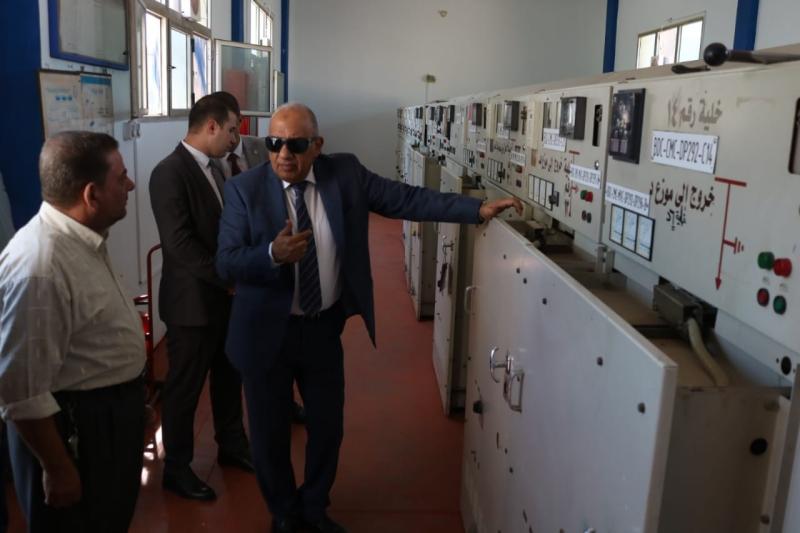 وزير الكهرباء يواصل جولاته الميدانية ويتفقد هندسة كهرباء مارينا بالبحيرة