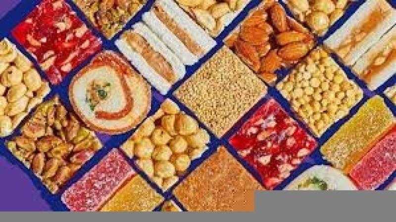 مباح شرعا.. الإفتاء: لا دليل على منع شراء حلوى المولد النبوي والتهادي بها